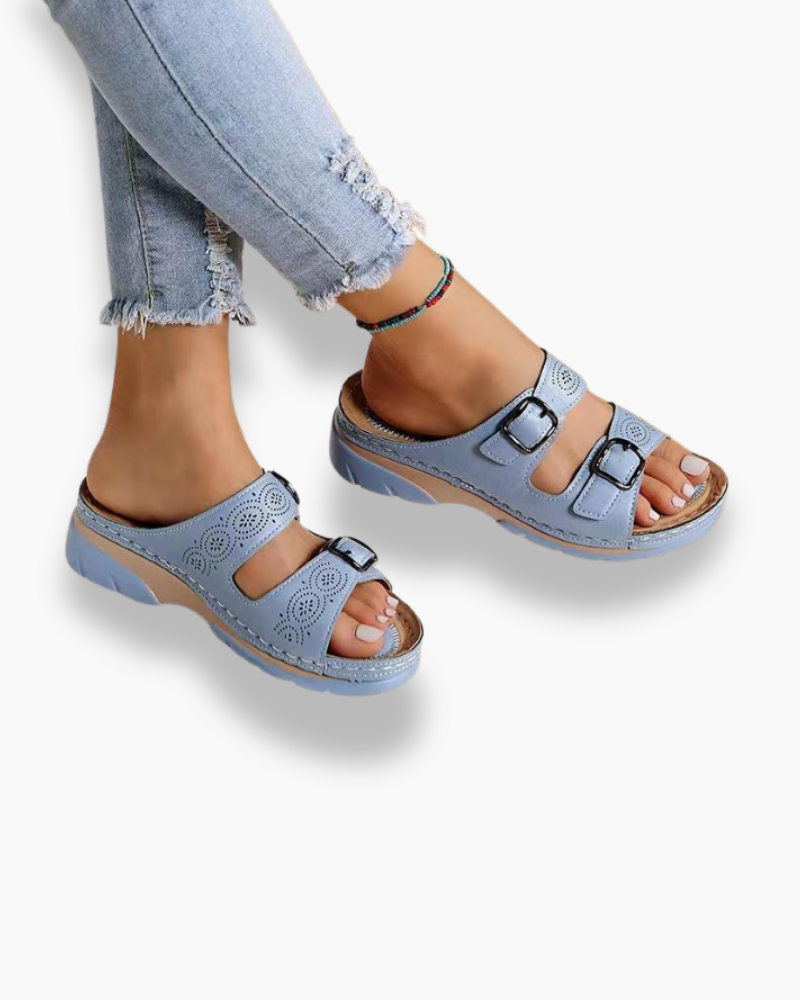"Sandales d'été confortables pour femme avec design élégant, semelle ergonomique et système de fermeture ajustable."