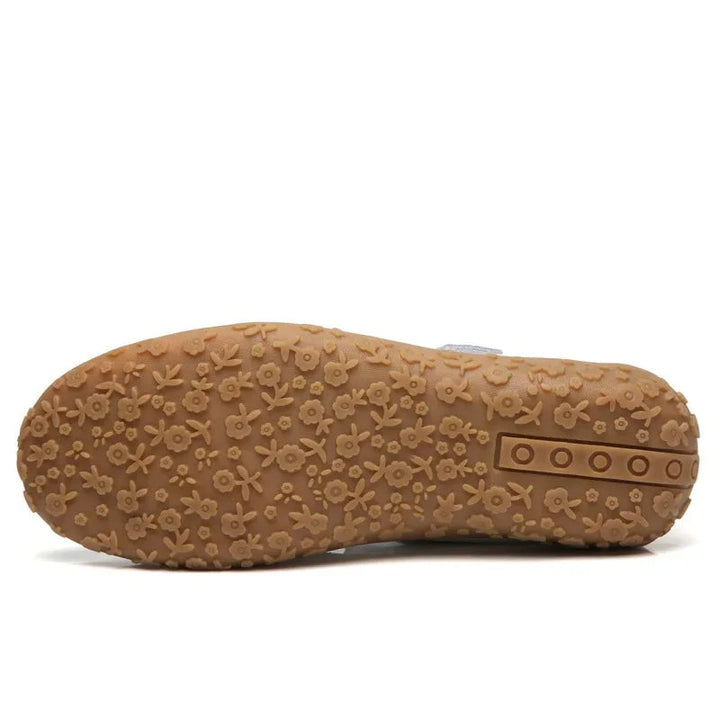 "Sandales d'été élégantes pour femmes, cuir souple, sangles ajustables, semelles antidérapantes, couleur beige claire."