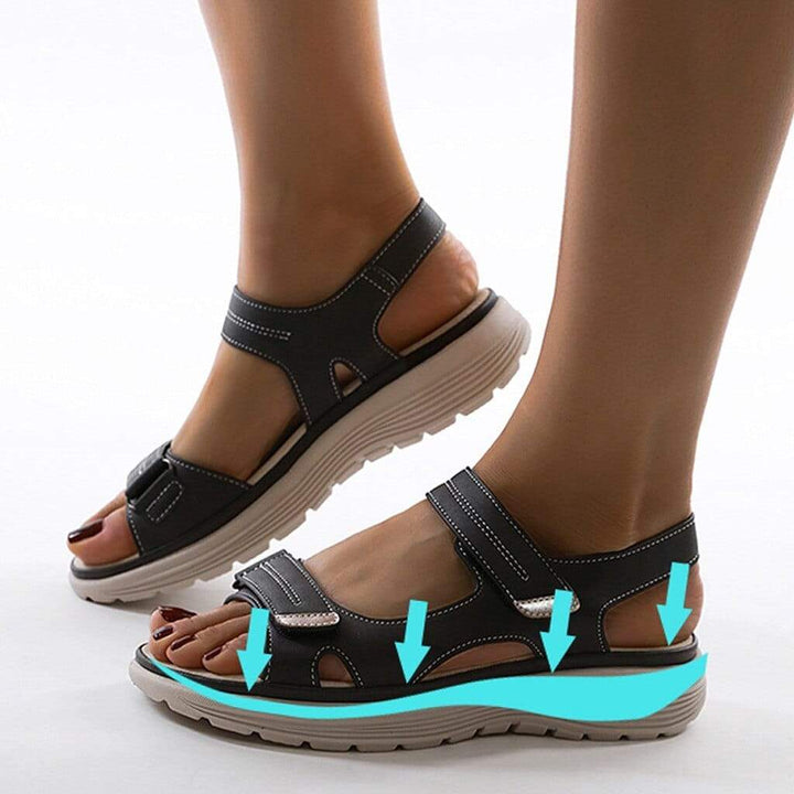 "Sandales d'été pour femmes, élégantes et orthopédiques, avec arc de soutien, en cuir beige et semelle légère."