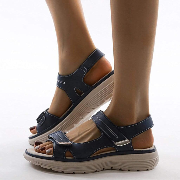 "Sandales d'été pour femmes, élégantes et orthopédiques, avec arc de soutien, en cuir beige et semelle légère."