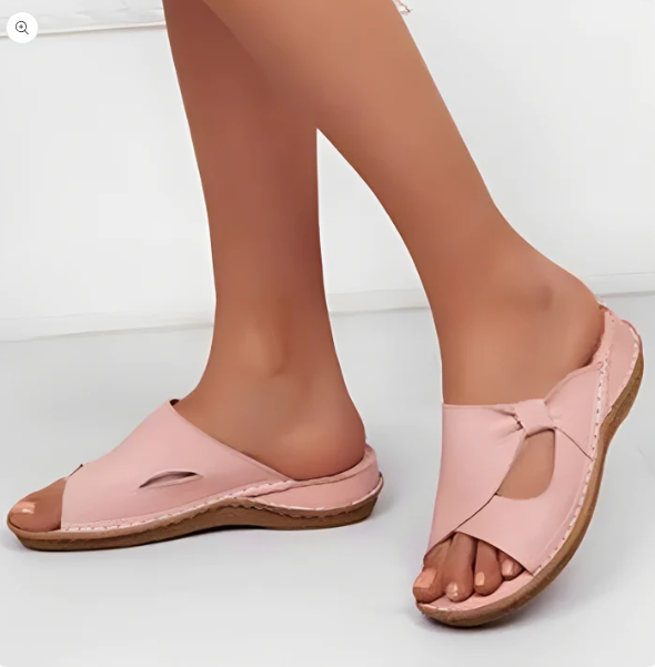 "Sandales en cuir chic pour femmes avec semelle ergonomique, design élégant pour l'été et occasions semi-formelles."