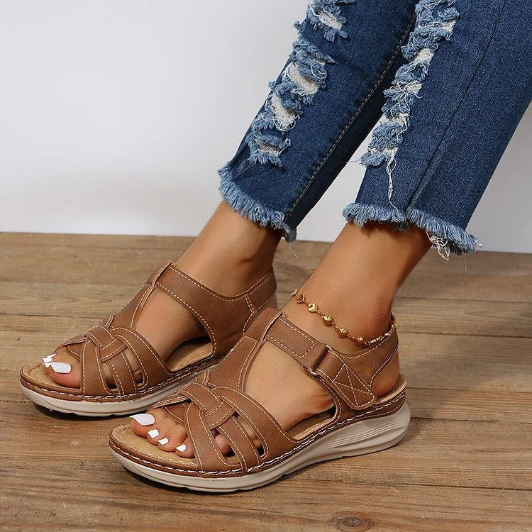 "Sandales en cuir femme, confort orthopédique, bride réglable, style décontracté, pied, antidérapant, élégance naturelle."