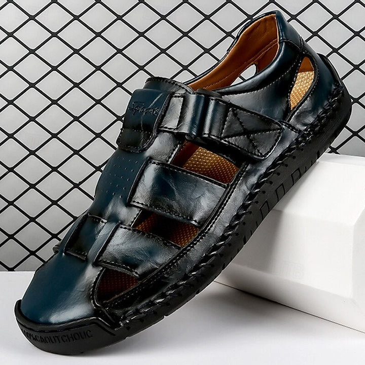 "Sandales en cuir homme élégantes confortables, design intemporel, pour garde-robe estivale, couleurs variées disponibles."
