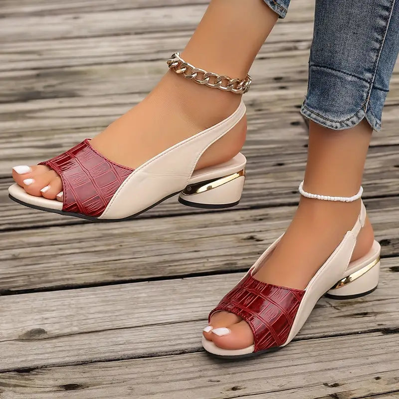 "Sandales en cuir véritable pour femmes, élégantes et confortables, adaptées pour l'été."