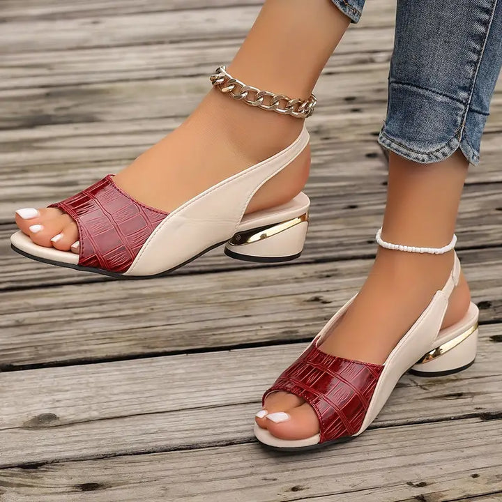 "Sandales en cuir véritable pour femmes, élégantes et confortables, adaptées pour l'été."
