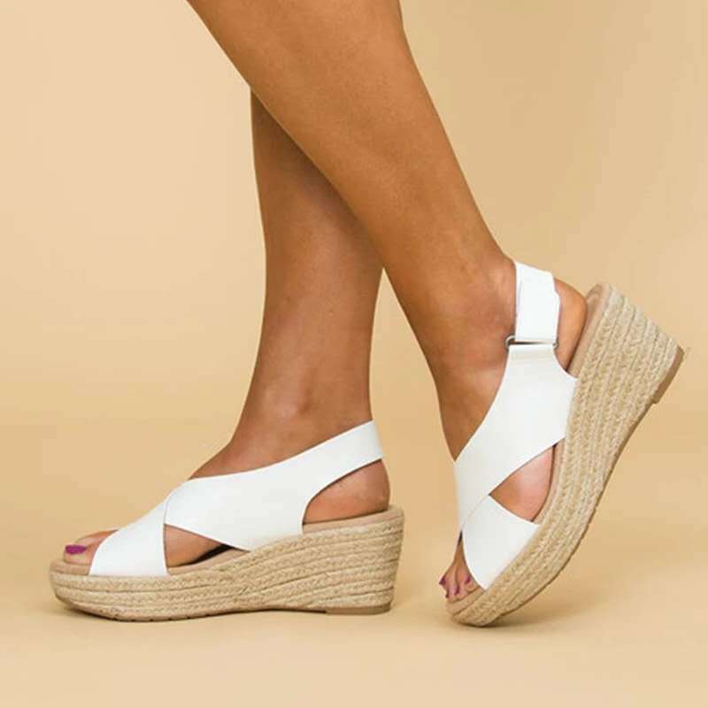 Sandales femmes confortables. Design ergonomique, lanières réglables.  Semelle douce.  Style élégant.
