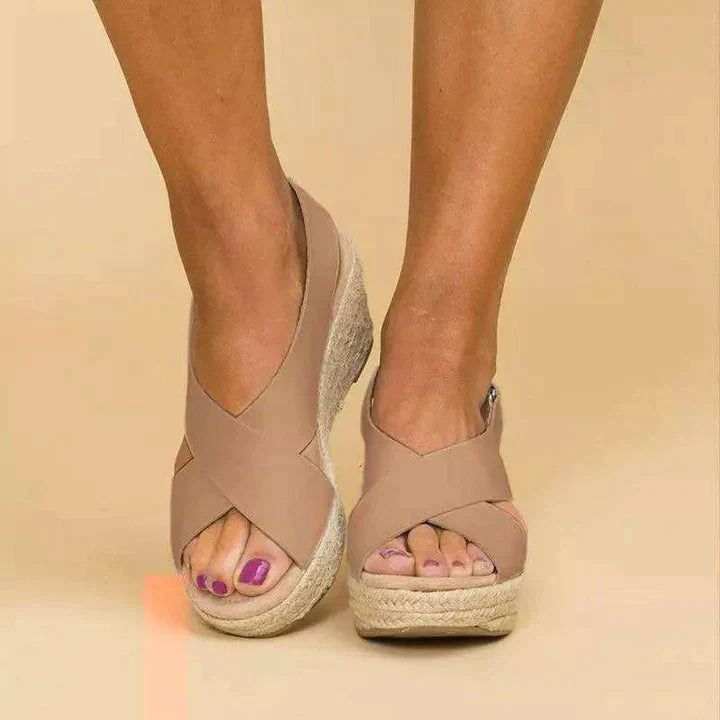 Sandales femmes confortables. Design ergonomique, lanières réglables.  Semelle douce.  Style élégant.