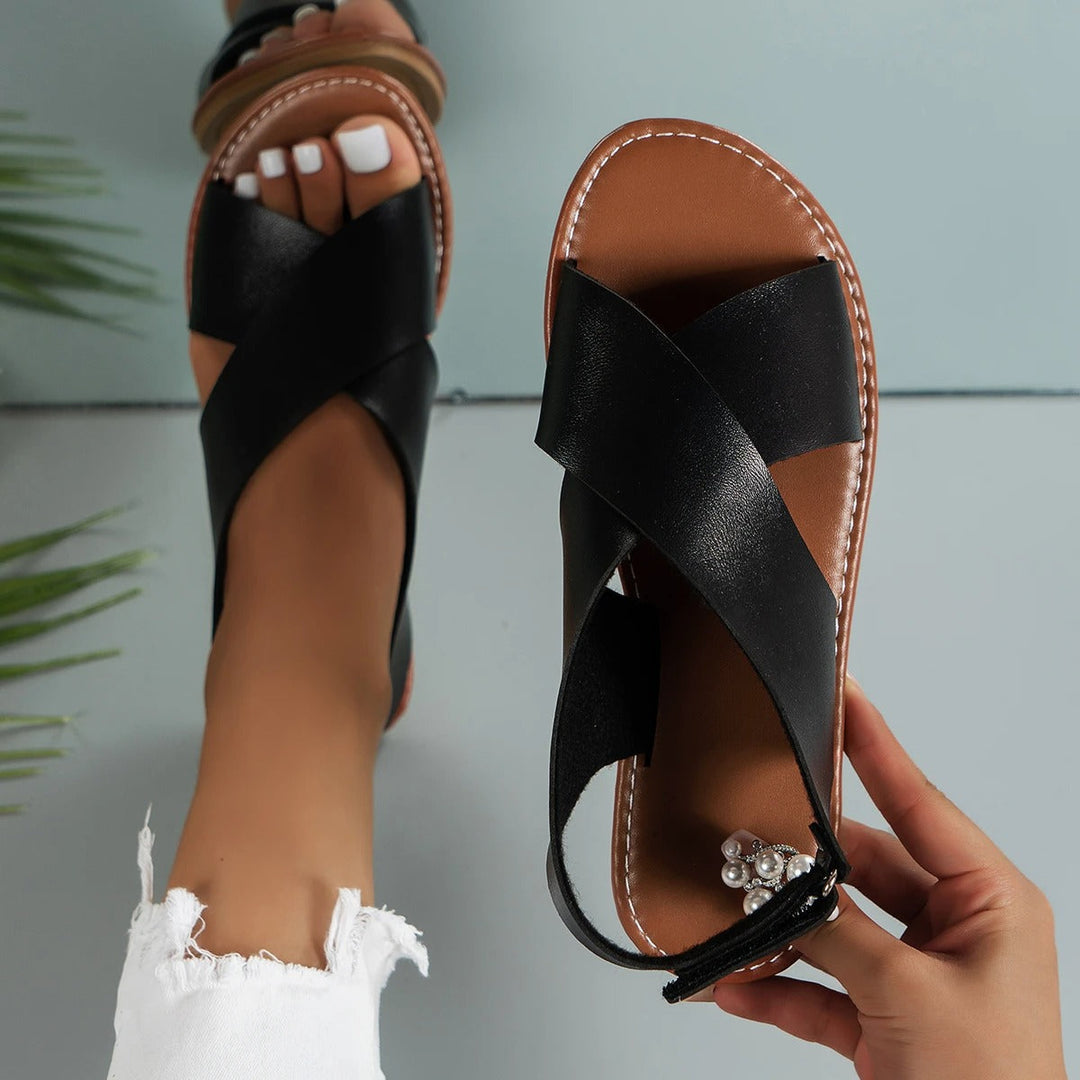 Sandales femmes été, brides croisées, simili cuir, confortables et élégantes.