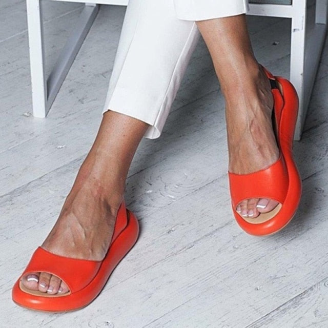 Sandales femmes, soutien voûte plantaire ajustable, confort optimal.  Design élégant et respirant.