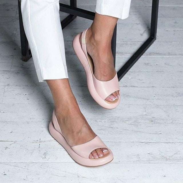 Sandales femmes, soutien voûte plantaire ajustable, confort optimal.  Design élégant et respirant.