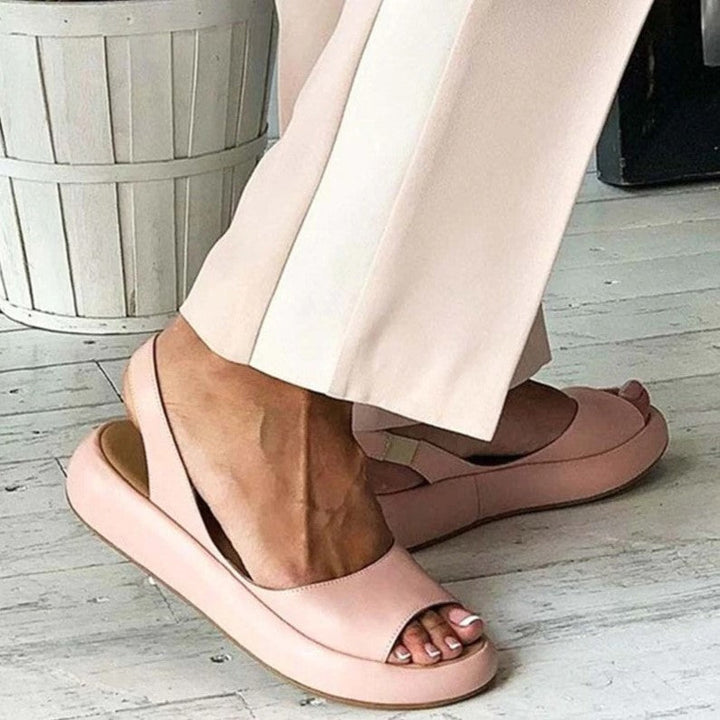 Sandales femmes, soutien voûte plantaire ajustable, confort optimal.  Design élégant et respirant.
