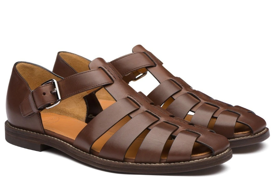 Sandales homme en cuir, style élégant et confortable.  Modèle à plusieurs lanières.