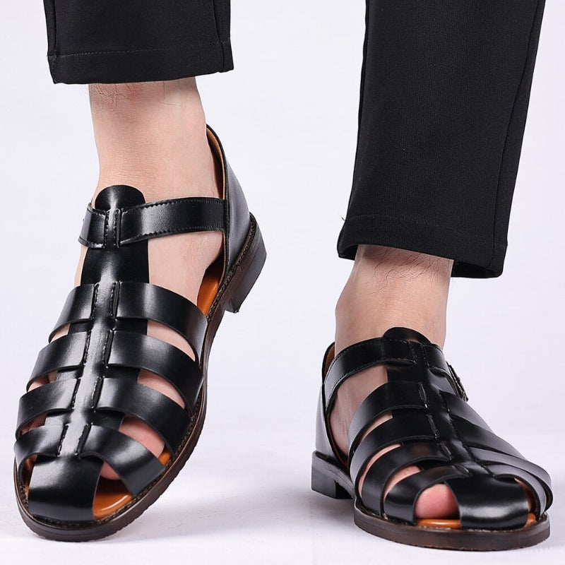 Sandales homme en cuir, style élégant et confortable.  Modèle à plusieurs lanières.