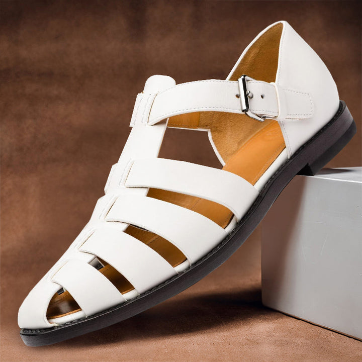 Sandales homme en cuir, style élégant et confortable.  Modèle à plusieurs lanières.