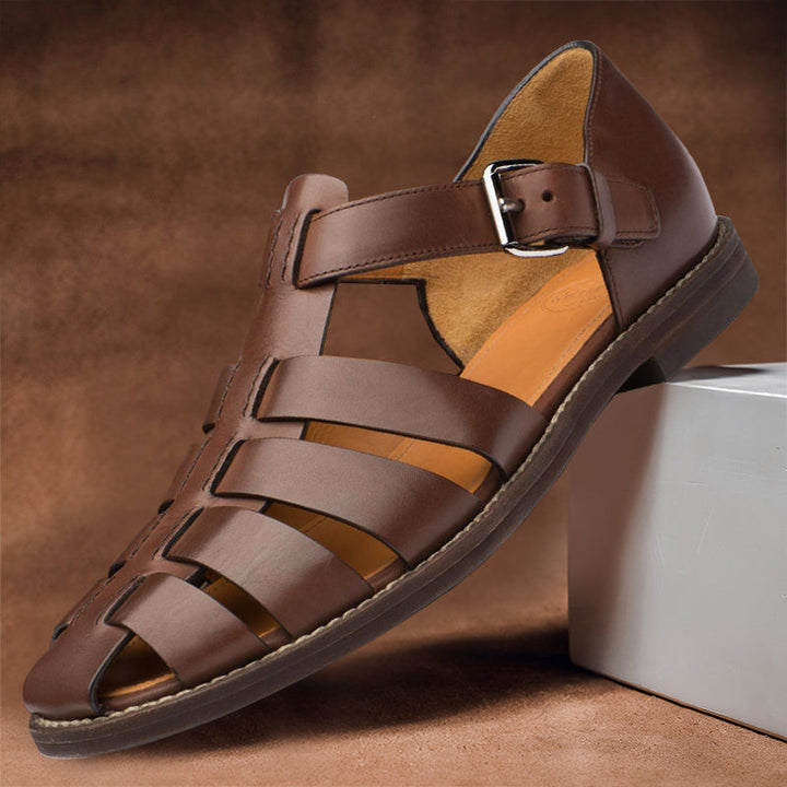 Sandales homme en cuir, style élégant et confortable.  Modèle à plusieurs lanières.