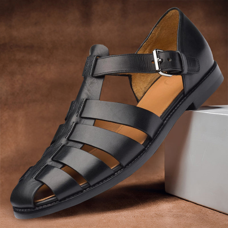 Sandales homme en cuir, style élégant et confortable.  Modèle à plusieurs lanières.