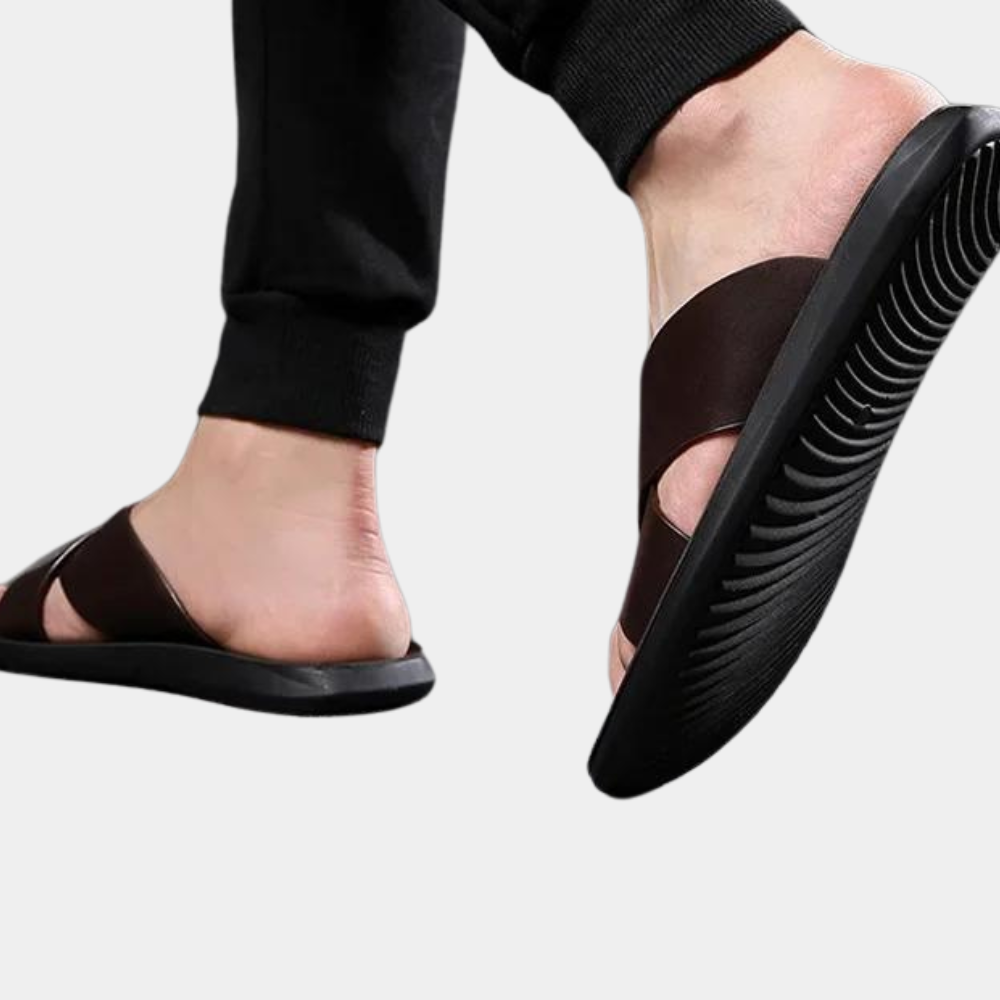 Sandales homme été en cuir. Design élégant et confortable, lanières croisées.  Idéales pour l'été.