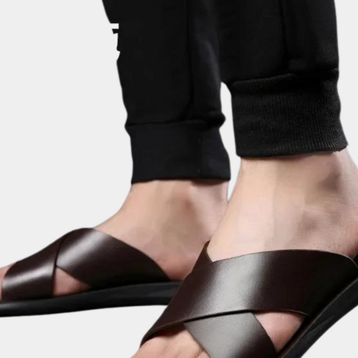 Sandales homme été en cuir. Design élégant et confortable, lanières croisées.  Idéales pour l'été.
