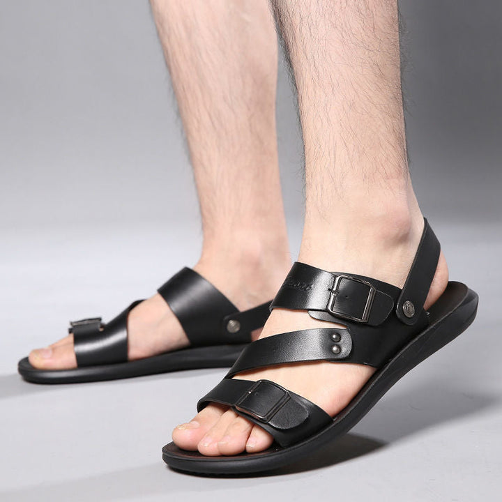 Chaussures ouvertes homme élégantes avec boucle, offrant style décontracté et ajustement parfait pour l'été.