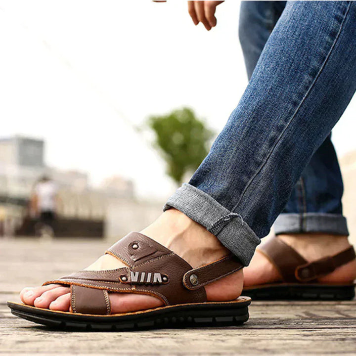 "Sandales hommes cuir véritable, confort orthopédique, design ergonomique, style classique, semelle antidérapante."