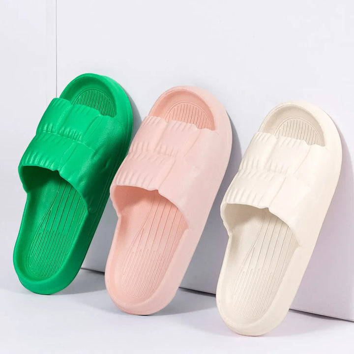 Sandales nuages unisexes ultra-confortables et légères, parfaites pour l'intérieur et l'extérieur en toute saison.