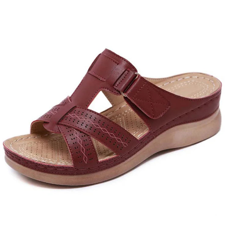 Chaussures femmes orthopédiques avec soutien voûte plantaire triple arche. Sandales élégantes pour le bien-être estival.