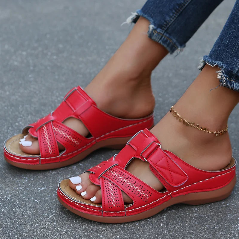 Sandales orthopédiques pour femmes, favorisant une meilleure posture et un confort tout au long de la journée. Idéales pour marcher.