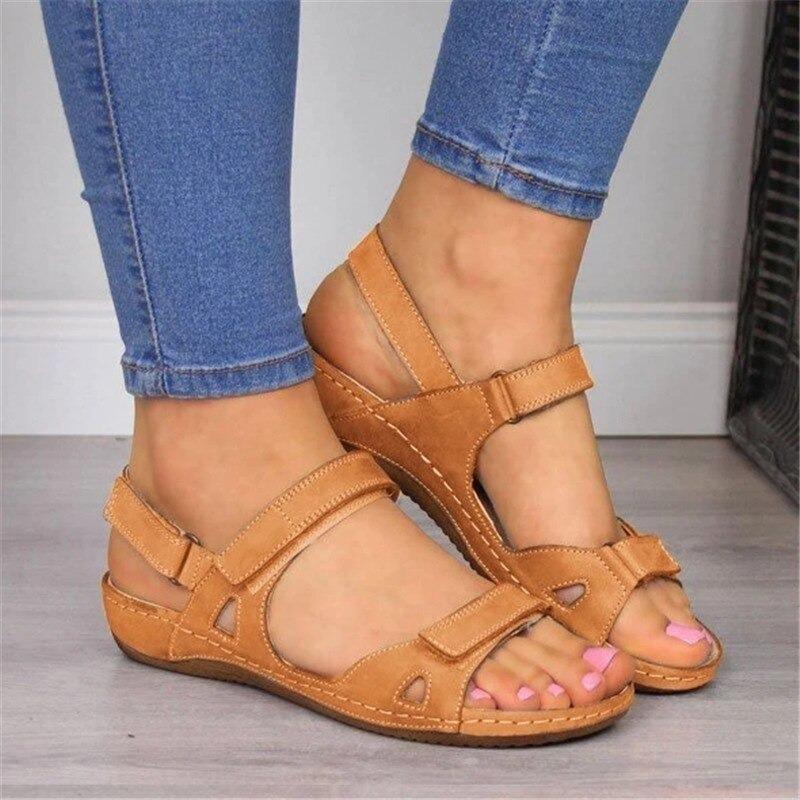 Sandales orthopédiques pour femme, beiges, avec support voûte plantaire et brides réglables, confort pieds.