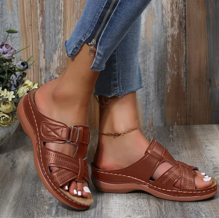 "Sandales orthopédiques ComfortWave en bleu, offrant soutien plantaire et confort optimal pour une meilleure posture."