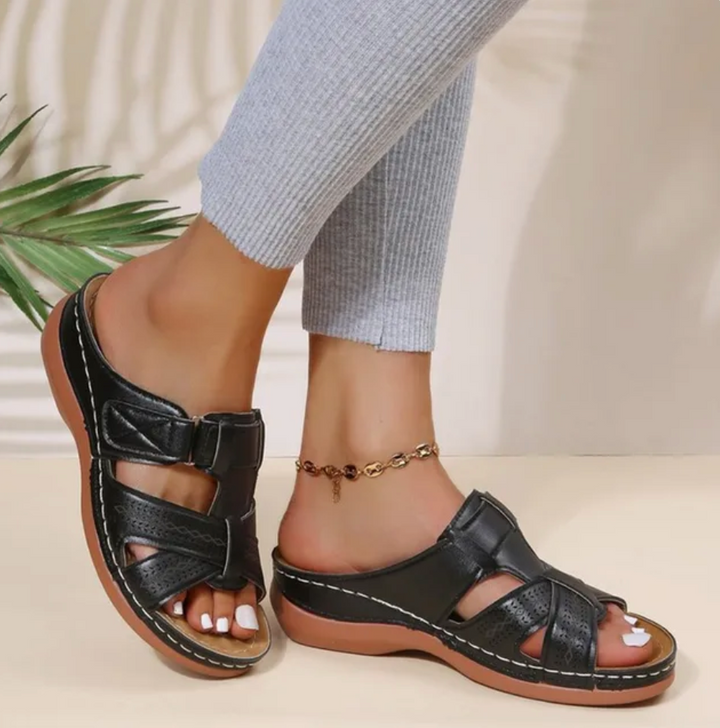"Sandales orthopédiques ComfortWave en bleu, offrant soutien plantaire et confort optimal pour une meilleure posture."