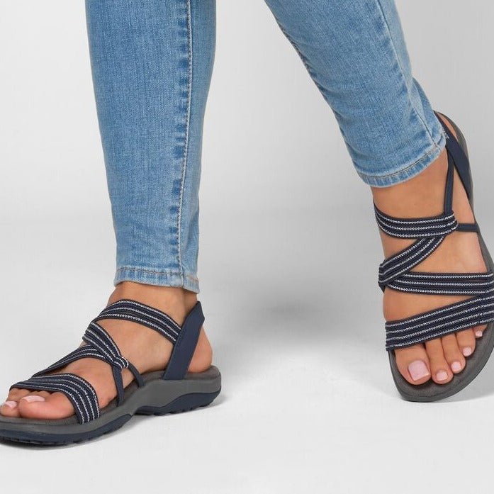 Sandales orthopédiques femme à lanières, élégantes, avec bride réglable, semelle ergonomique pour confort estival optimal.