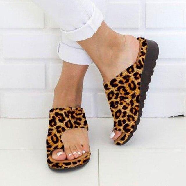 "Sandales orthopédiques femme avec design ouvert, confort hallux valgus, semelle douce, couleur beige, fermeture réglable"