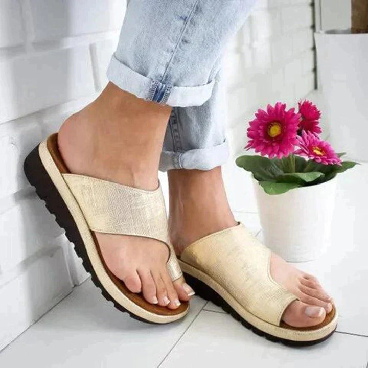 "Sandales orthopédiques femme avec design ouvert, confort hallux valgus, semelle douce, couleur beige, fermeture réglable"