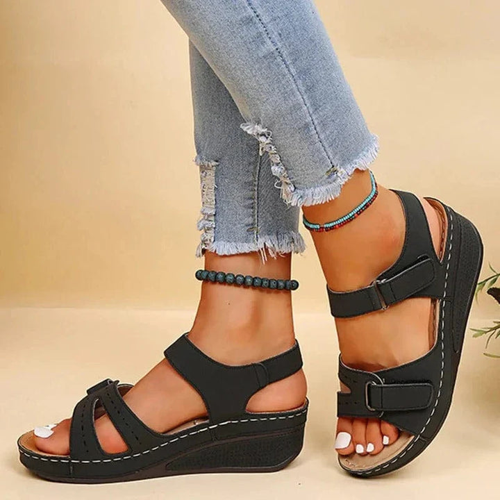 Sandales orthopédiques femme, confort supérieur. Design élégant et minimaliste.  Fermeture velcro.