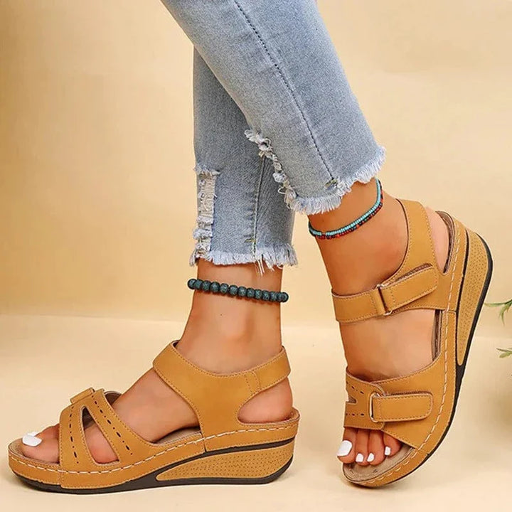 Sandales orthopédiques femme, confort supérieur. Design élégant et minimaliste.  Fermeture velcro.