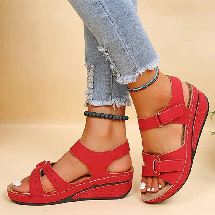 Sandales orthopédiques femme, confort supérieur. Design élégant et minimaliste.  Fermeture velcro.
