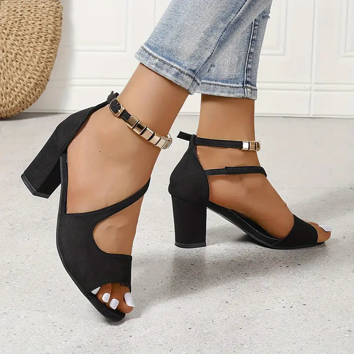 "Sandales orthopédiques femme, confortables, talon réglable, design élégant et semelle ergonomique pour soutien optimal."
