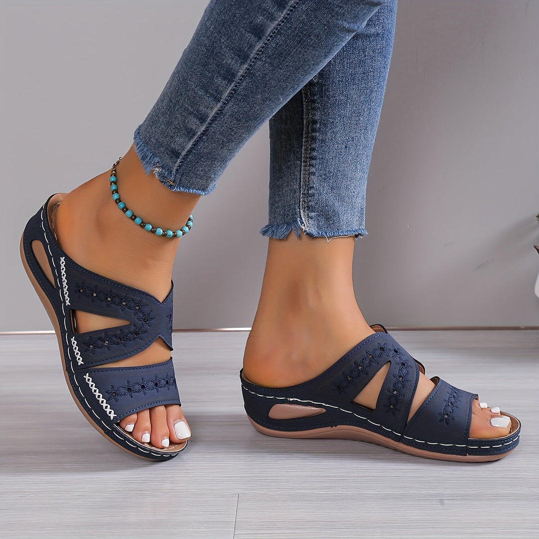 Sandales orthopédiques femmes, confort et style.  Semelles ergonomiques, sangles ajustables.