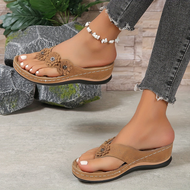 Sandales orthopédiques femmes, confort et style.  Soutien optimal de la voûte plantaire.  Design élégant.