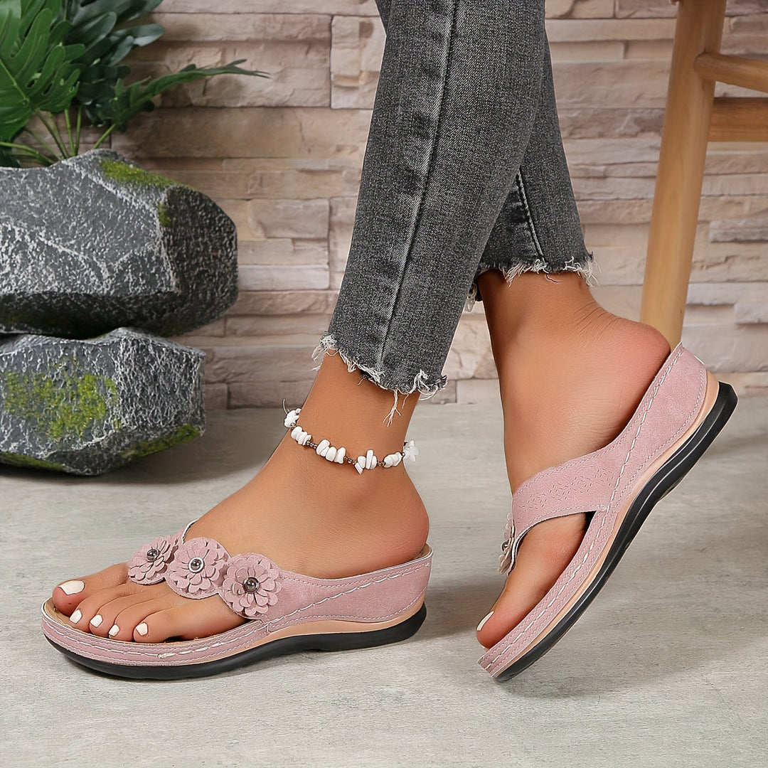 Sandales orthopédiques femmes, confort et style.  Soutien optimal de la voûte plantaire.  Design élégant.