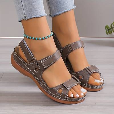 "Sandales orthopédiques grises à scratch pour femmes, design ergonomique pour confort et soutien optimal."