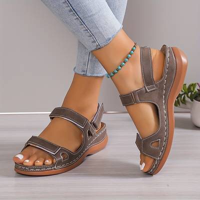 "Sandales orthopédiques grises à scratch pour femmes, design ergonomique pour confort et soutien optimal."