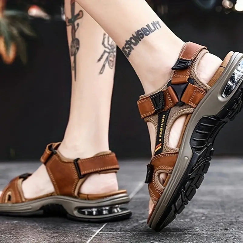 "Sandales orthopédiques pour femmes, confortables et élégantes, couleur marron clair, style moderne et support ergonomique."