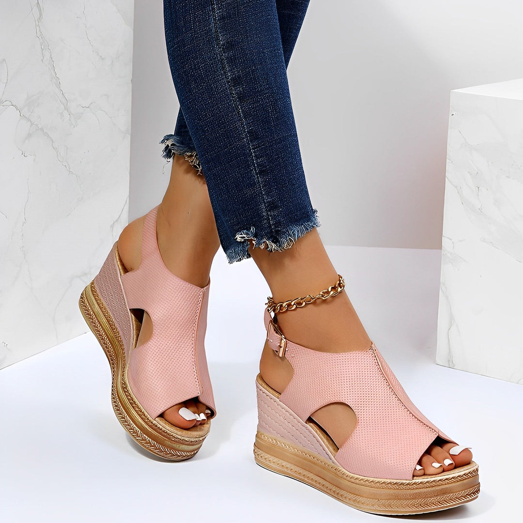 "Sandales orthopédiques Rosalie noires, design élégant et ergonomique, semelle souple, confort quotidien pour femmes."