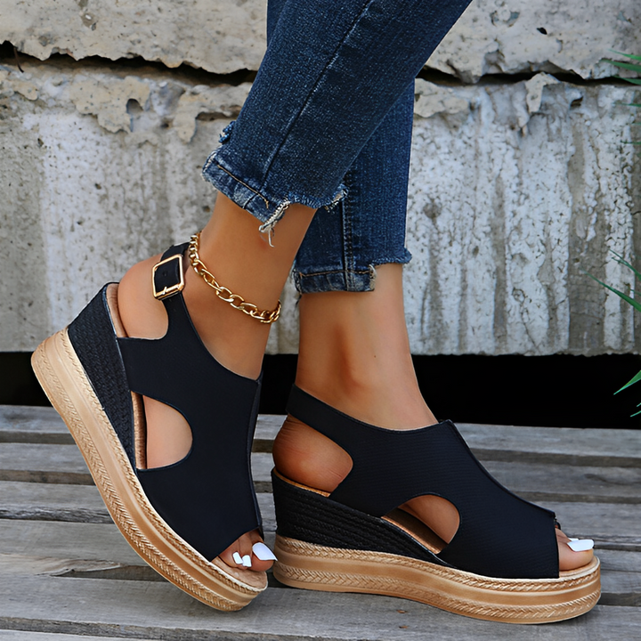 "Sandales orthopédiques Rosalie noires, design élégant et ergonomique, semelle souple, confort quotidien pour femmes."