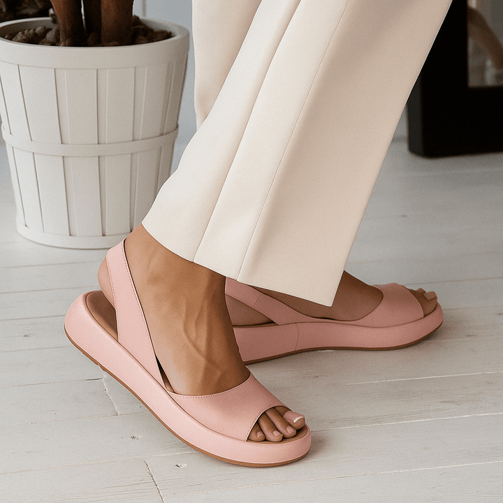 Sandales compensées femme élégantes et confortables pour l'été. Bout ouvert, légères et polyvalentes pour un style mode.
