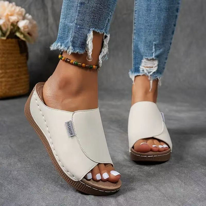 Élégantes sandales plateforme femme pour la mode été, style décontracté et polyvalent avec soutien.