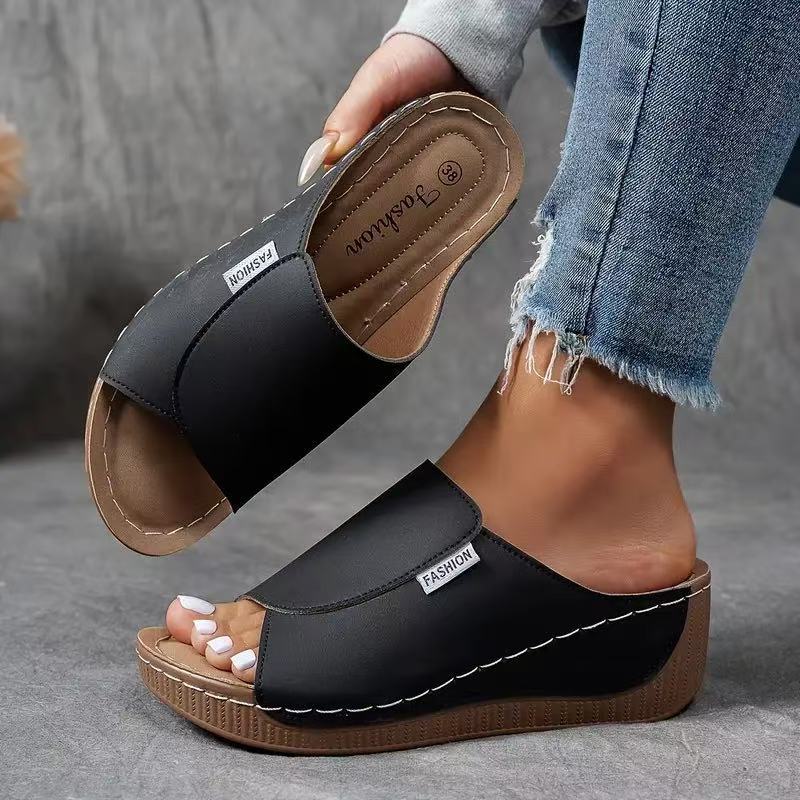 Chaussures femme réglables: sandales plateforme avec brides ajustables pour un confort personnalisé.