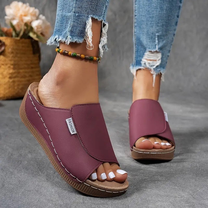 Sandales plateforme femme avec soutien voûte plantaire, idéales pour le confort quotidien et les marches.