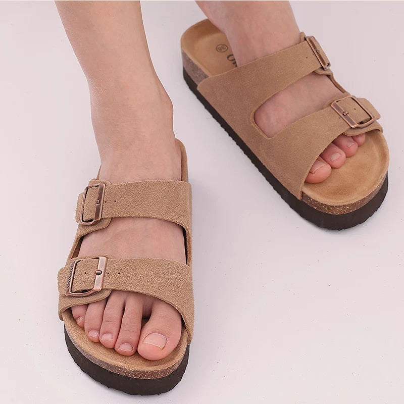 Chaussures d'été plates unixes à boucles ajustables, offrant un confort optimal et un style élégant.